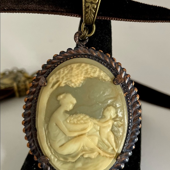 Vintage Cameo Set in Ox Purple Brass Choker Necklace - Picture 6 of 15
